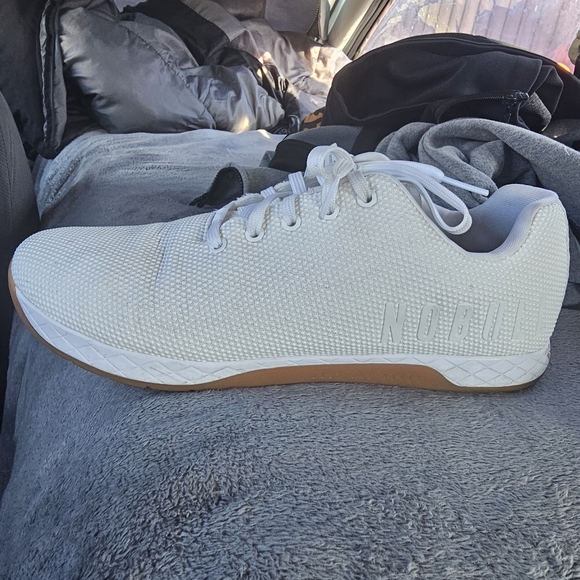 NOBULL brand new Outwork Trainers White and Gum size M13.5 W15 - Picture 1 of 3